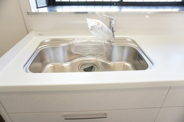 越谷市大字大泊 中古戸建のキッチン