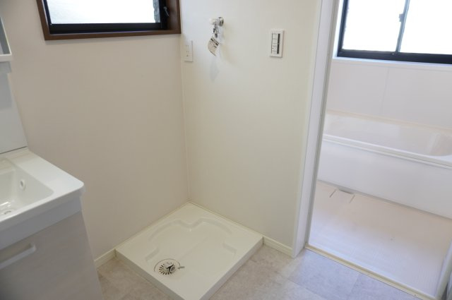 越谷市大字大泊 中古戸建のランドリースペース