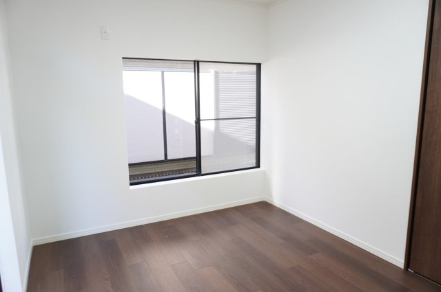 越谷市大字大泊 中古戸建の洋室