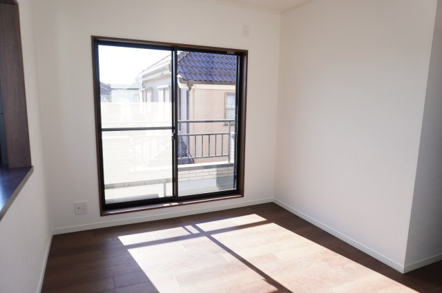 越谷市大字大泊 中古戸建の洋室