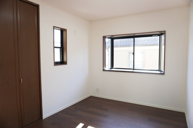 越谷市大字大泊 中古戸建の洋室