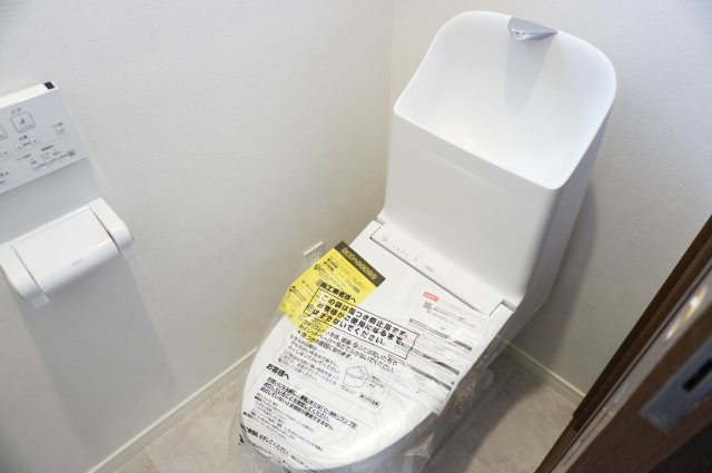 越谷市大字大泊 中古戸建のトイレ|2階