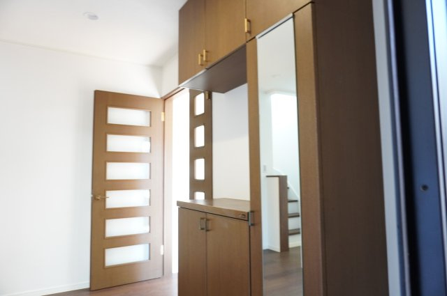 越谷市大字大泊 中古戸建の玄関