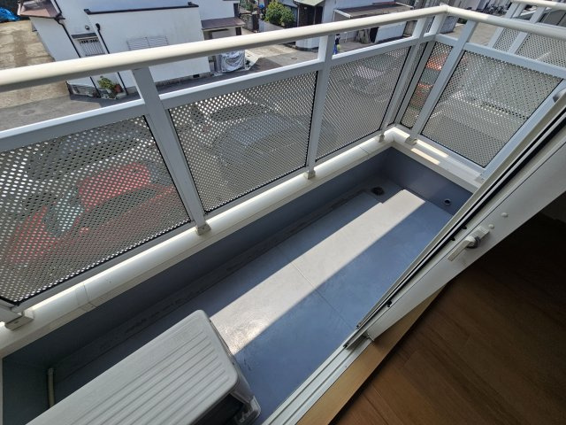 明石市和坂１丁目のアパートのバルコニー