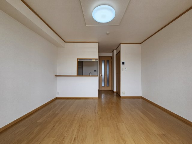 明石市和坂１丁目のアパートの居間・リビング