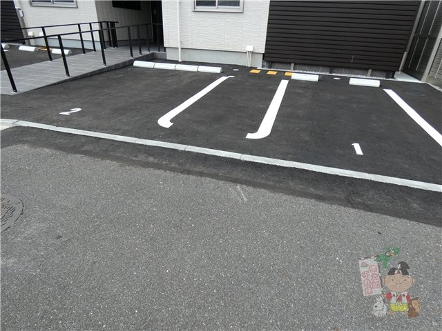 ラ・パルテール旭川　１１番館の駐車場