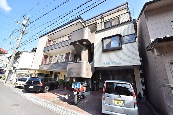 HUKUOKAビルの外観