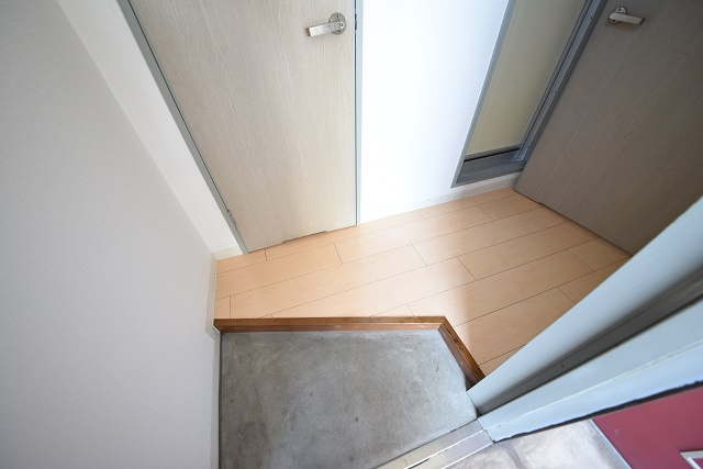 HUKUOKAビルの玄関