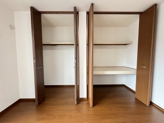 アイリスガーデン菰池 B棟の収納