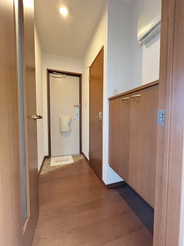 アイリスガーデン菰池 B棟の玄関