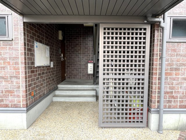 アイリスガーデン菰池 B棟のエントランス