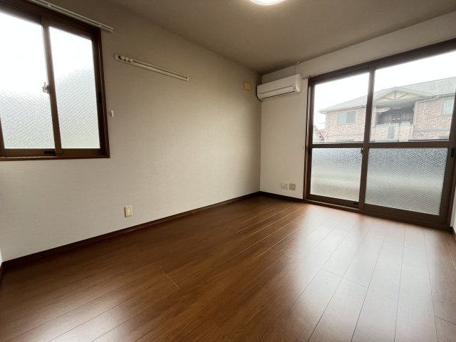 アイリスガーデン菰池 B棟の居間・リビング