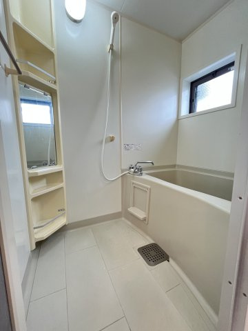 アイリスガーデン菰池 B棟の浴室