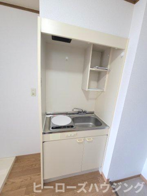 【キッチン】 | ＲＩＧＥＬ岡町 | ※同タイプの写真となり、実際のお部屋とは異なる場合があります