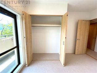 衣類やアクセサリー、小物類の収納が便利で整理整頓がしやすく、部屋の美観を保ちつつ、スペースを最大限に活用できます。衣服のしわやダメージを防ぎ、長持ちさせることができます。