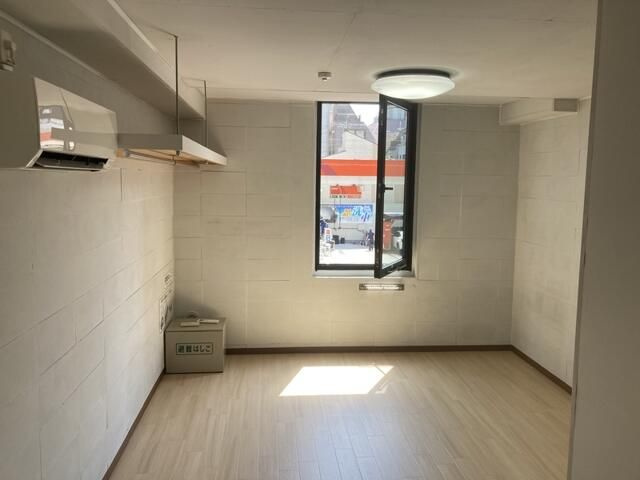 コンセール秋葉原の居間・リビング