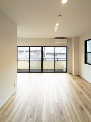 グランバリュー千駄木(旧田中商店ビル)のバルコニー