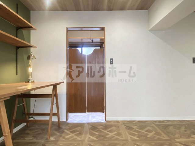 シャトールメールの洋室|収納の扉がお洒落すぎ！