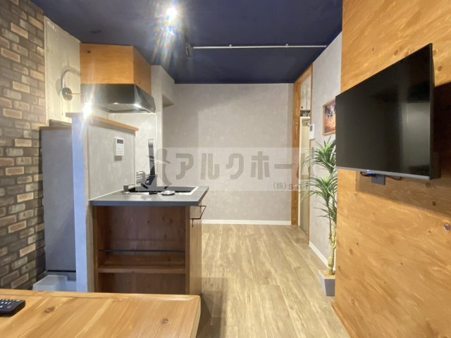 シャトールメールの居間・リビング|2人くらいであれば十分な広さ