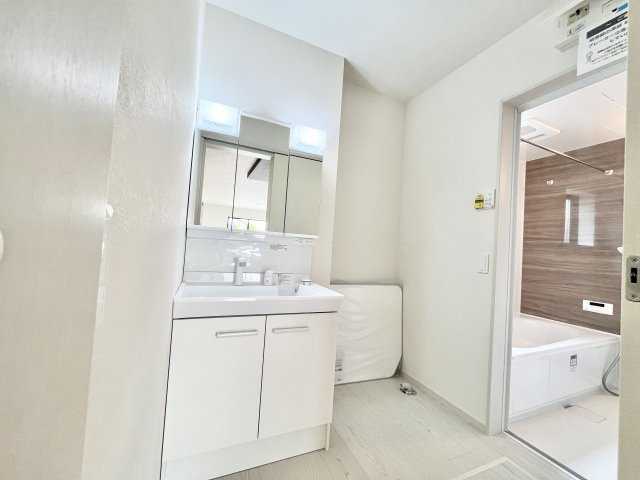 庭代台2期2号棟の独立洗面台