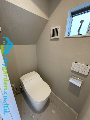 鎌倉市七里ガ浜2丁目　中古戸建のトイレ|コンパクトで使いやすいトイレです