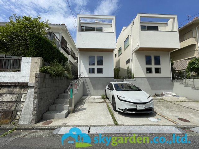 鎌倉市七里ガ浜2丁目　中古戸建の前面道路含む現地写真|前面道路含む現地写真です