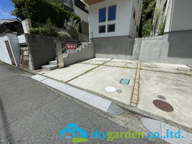 鎌倉市七里ガ浜2丁目　中古戸建の駐車場|車種により２台駐車可（要サイズ確認）