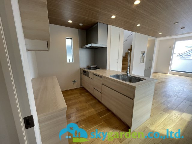 鎌倉市七里ガ浜2丁目　中古戸建のキッチン|コンパクトなキッチンで掃除もラクラク