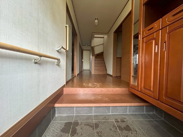 香取郡神崎町藤の台　中古戸建の玄関