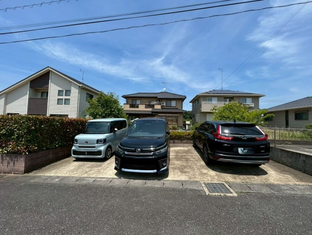 香取郡神崎町藤の台　中古戸建の駐車場