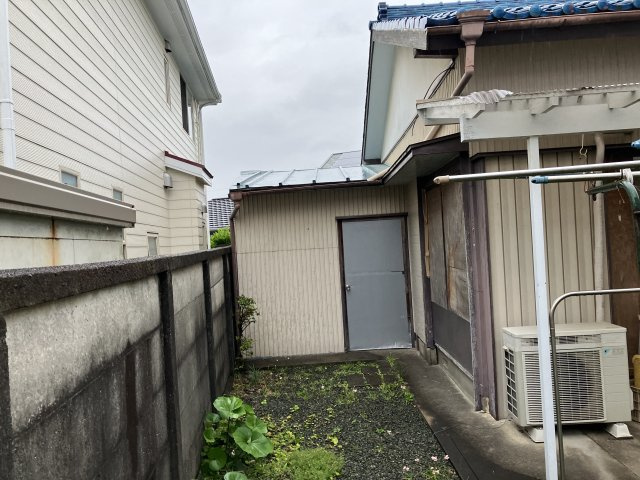 売地　豊橋市東小浜町の前面道路含む現地写真