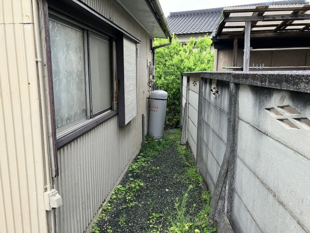 売地　豊橋市東小浜町の前面道路含む現地写真