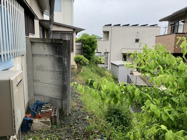 売地　豊橋市東小浜町の前面道路含む現地写真