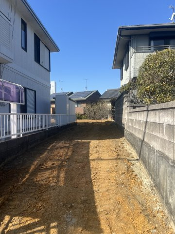 売地　豊橋市東小浜町の前面道路含む現地写真