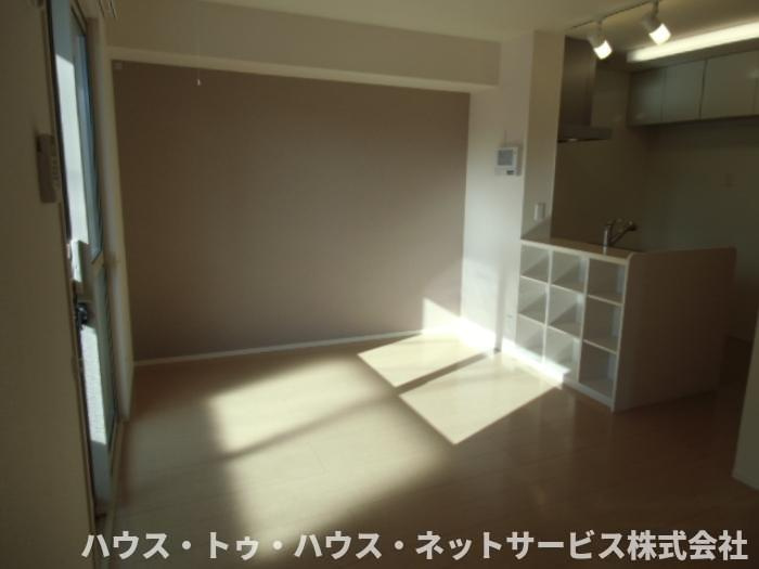 メルベーユおおたかの森　1号棟の居間・リビング