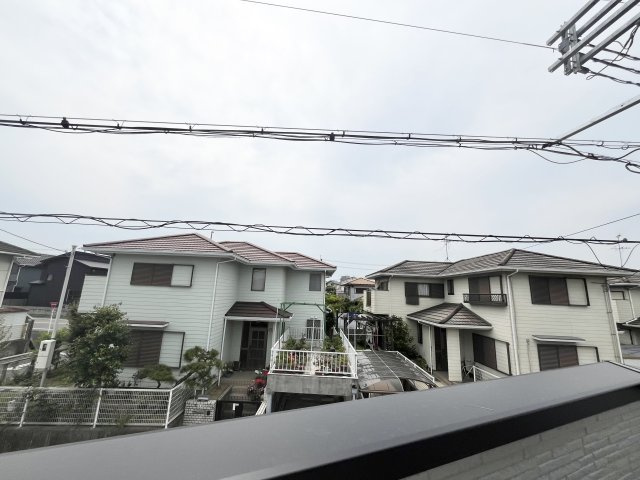 庭代台1期1号棟の前面道路含む現地写真