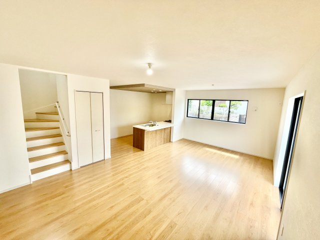 庭代台1期1号棟の居間・リビング