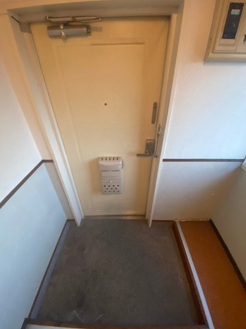 グリーンハイツ東山の玄関