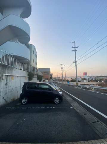 グリーンハイツ東山の駐車場