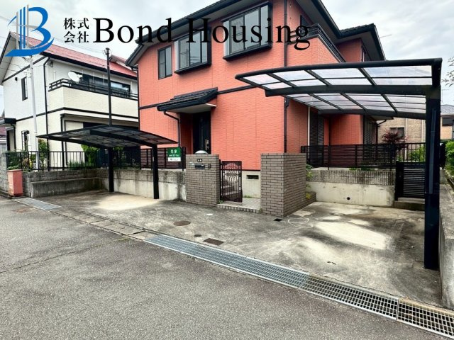 駐車２台　５LDKの間取り　西区丸塚２丁目　中古戸建の駐車場