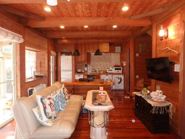 S1720H　吉佐美ログハウスの居間・リビング