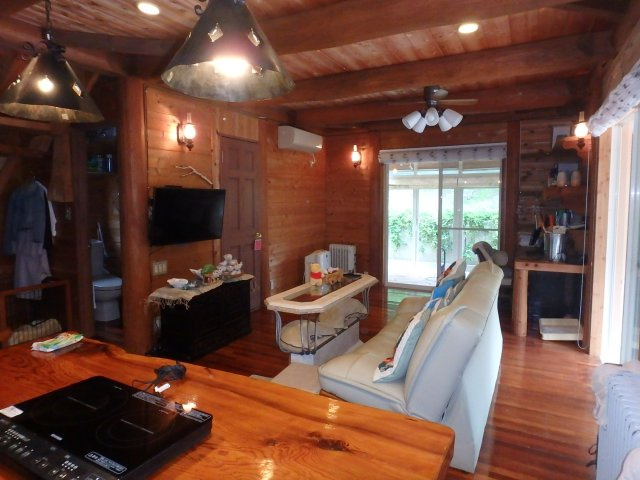 S1720H　吉佐美ログハウスの居間・リビング