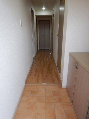 ネクスト倉田　西館の玄関|岡山市中区倉田　ネクスト倉田西館　3LDK　玄関