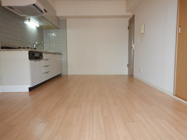 ネクスト倉田　西館の居間・リビング|岡山市中区倉田　ネクスト倉田西館　3LDK　居間・リビング