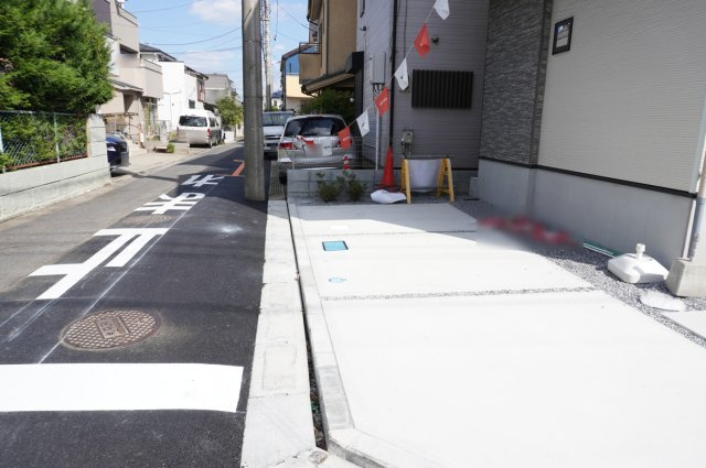 草加市北谷2丁目 新築分譲住宅の駐車場