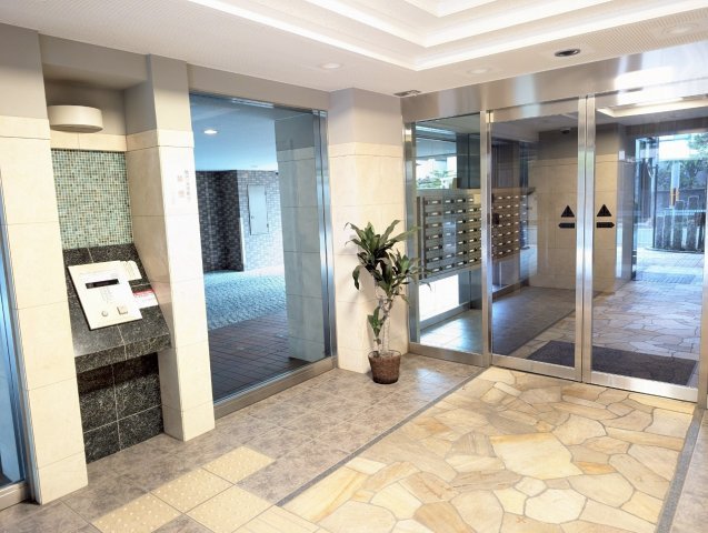 グラン・コート西京極Ⅱのエントランス