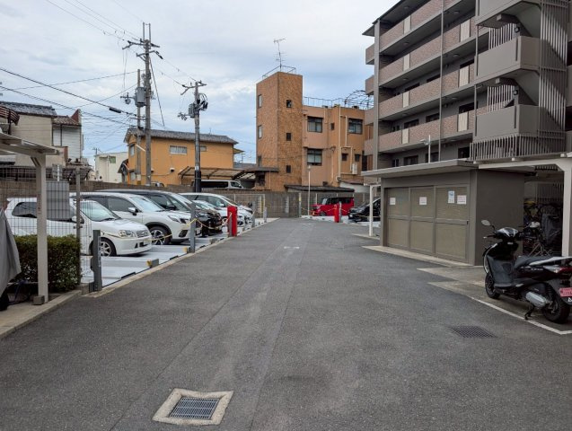 グラン・コート西京極Ⅱの駐車場