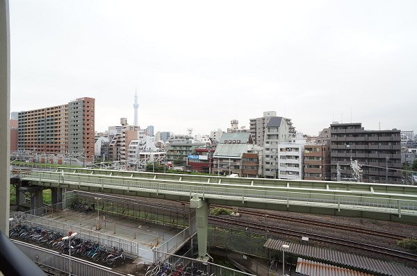 エスティメゾン亀戸の展望|バルコニーから西を向くと・・・