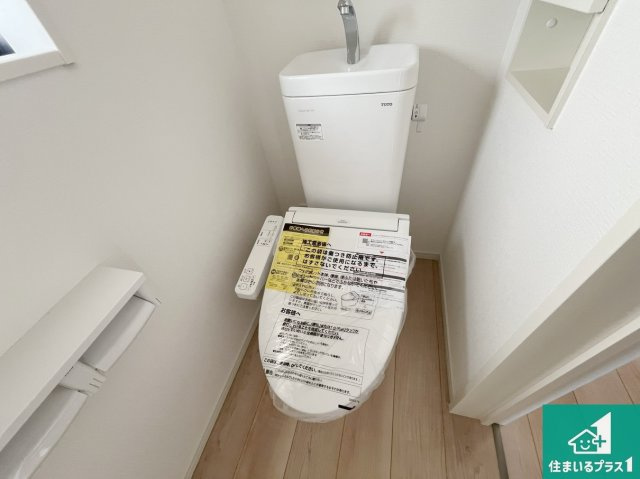 姫路市西庄　第6期　新築一戸建てのトイレ|1・2階の2ヶ所にあるので、朝の忙しい時間の順番待ちもなく、深夜の利用にも大変便利です。