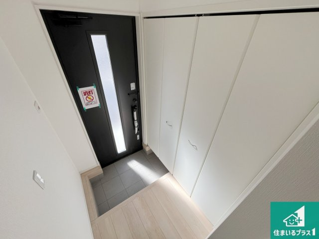 姫路市西庄　第6期　新築一戸建ての玄関|シューズボックスにはたくさんの靴が収納できるので玄関周りはいつもスッキリ！ご家族が増えても安心！